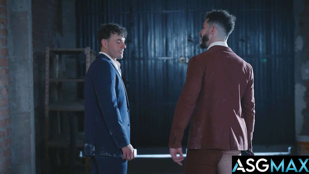 ASGMAX - muscle jock leva e dá pau enorme em ritual de foda da máfia