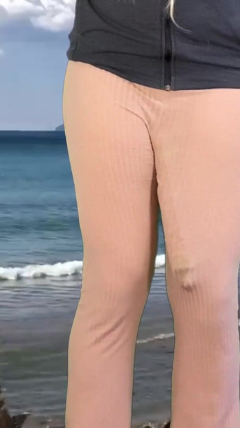 Epski trenutak iz "Ogroman kurac, shemale sperma na plaži"