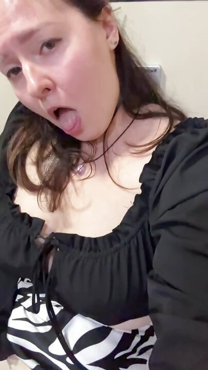 pawg offentligt badrum onani