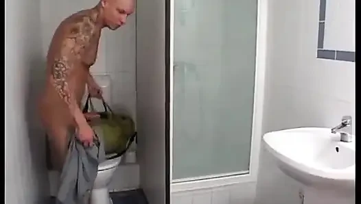 Bitch alarm - Zwei szenen in einem