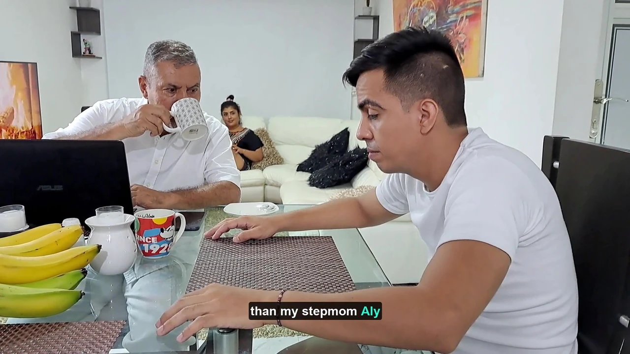 I fill my stepmother's face with cum, this bitch loves that I eat her pussy