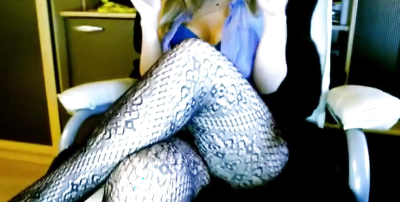Babe Sexydea Masturbating on Live Webcam