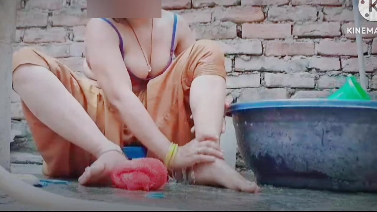 Slatka meka zgodna seksi seljanka zgodna devojka se kupa