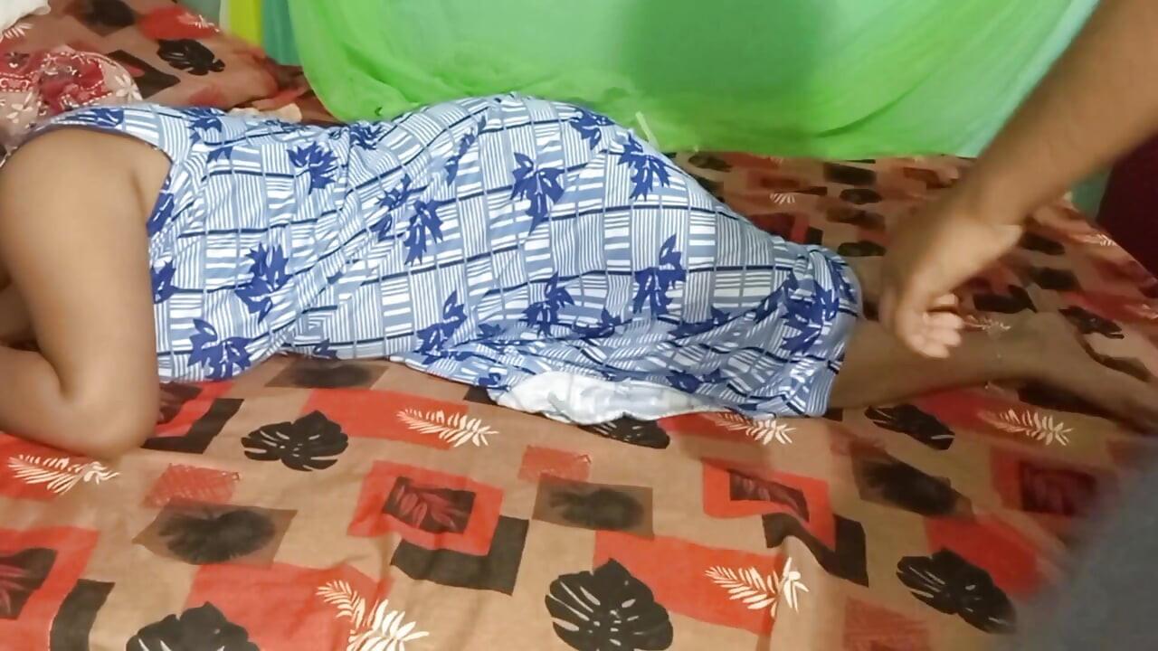Veoma lepa indijska devojka drka kurac.