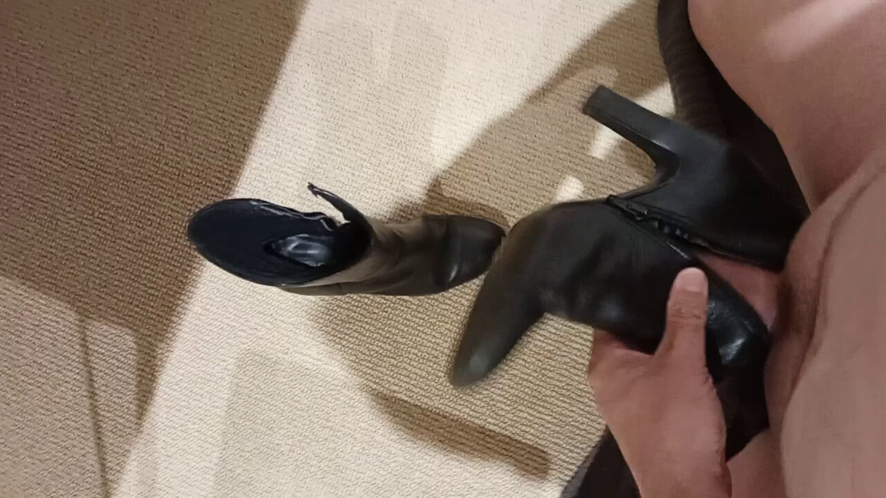 Everyday ankle boots fucked and squirted