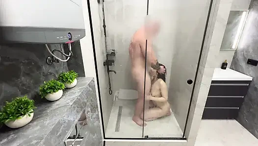 Страстный секс в душе