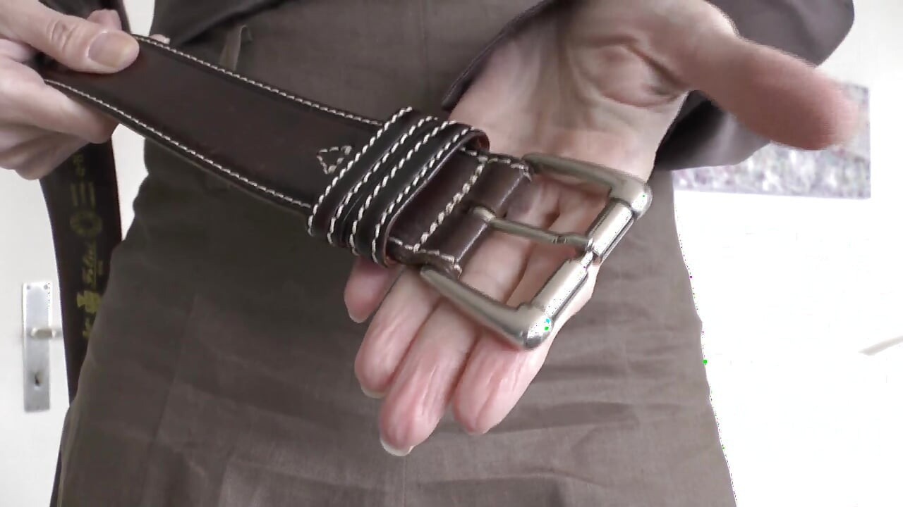 Aufregender gürtel fitting mit einem wäscherock, teil 2, lady victoria Valente