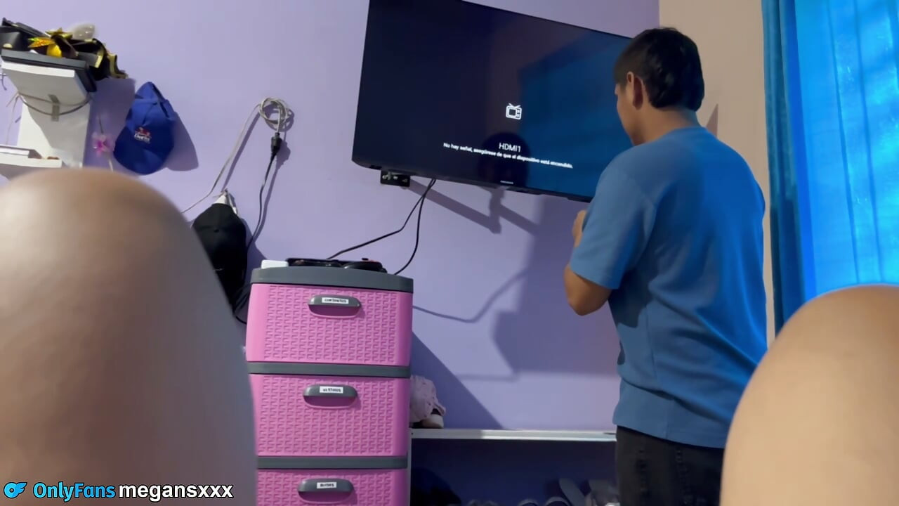 Mi vecino me acomoda el cable y el día.