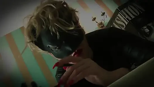 Catwoman yang lagi panas