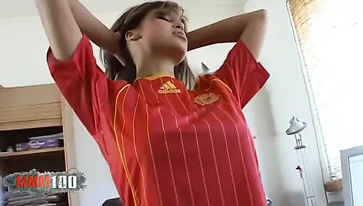 Karyna: Горячая крошка Karyna из Аргентины с огромными сиськами играет с секс-игрушками