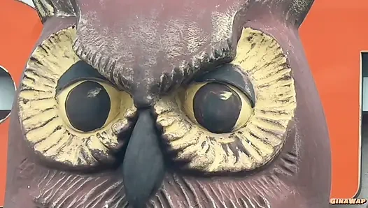 Büyük götlü hooters kızı sikiyor