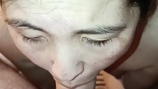 Кореянка сосет член, сперма в рот и поцелуй в подарок