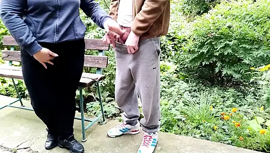 Ateşli olgun üvey anne sıkı büyük götüne boşalıyor