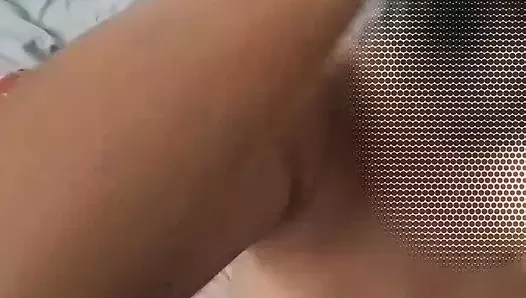 Karım bana oral seks yapıyor ve yüzüme boşaltıyor