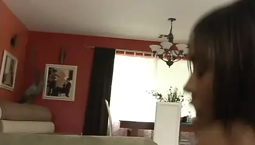 Versautes ebenholz mit geilem arsch wird analy gefickt