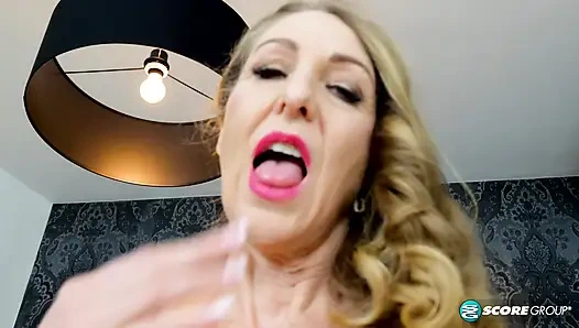 Susanna Glam: полный пакет милфы
