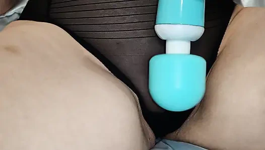 The vibrator is so powerful that I cum three times in a row without stopping.