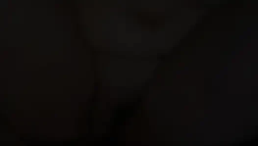 Lovense yatakta Jen'in amıyla oynuyor