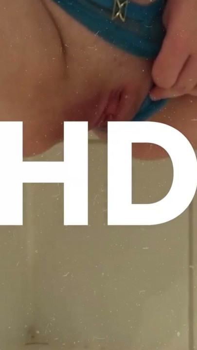 Hermosa británica de 18 años mamando verga | Clip 1