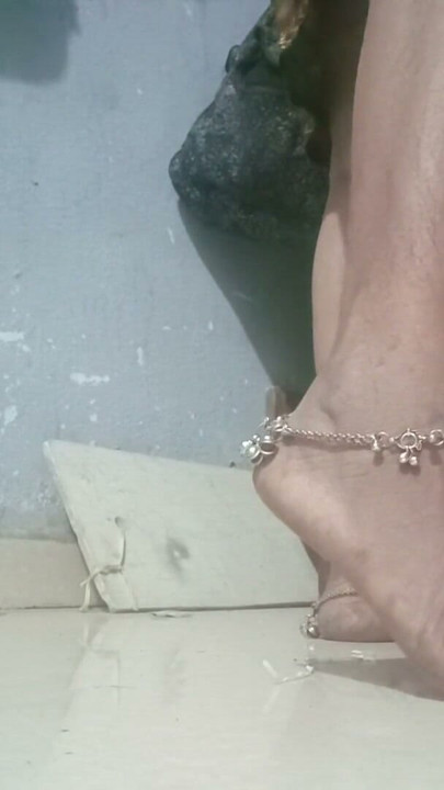 Indian bhabhi hot fengar mirchi cudai | Clip 1