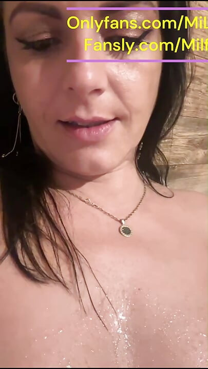 อาบน้ําสกปรกของฉันกับ downjackets ฉี่