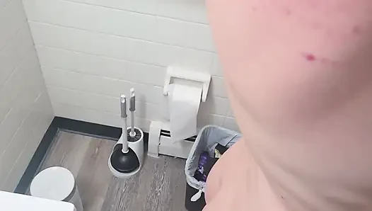 Sie lernt, meine pisse zu mögen