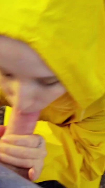 I met my ex-girlfriend, teen slut, she offered to give a blowjob on the street. - pov | Clip 1