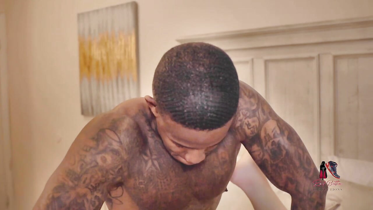 बड़े स्तनों वाली Bexx को Diggz आउट ट्रीटमेंट मिलता है