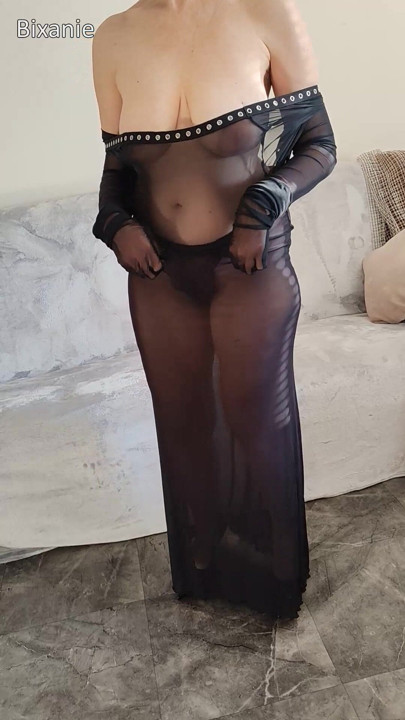 فستان أسود شفاف