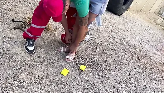 Canı sıkılan 18 yaşındaki kız seksi tamirci esareti istiyor (bölüm 2/2)