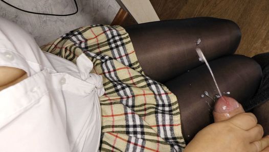 L'adolescente si masturba il cazzo di un compagno di classe - mungendo - Sanyany