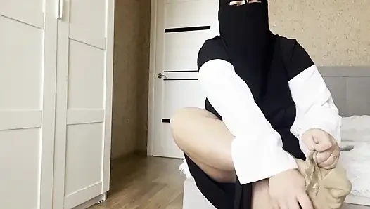 Арабская милфа в чулках