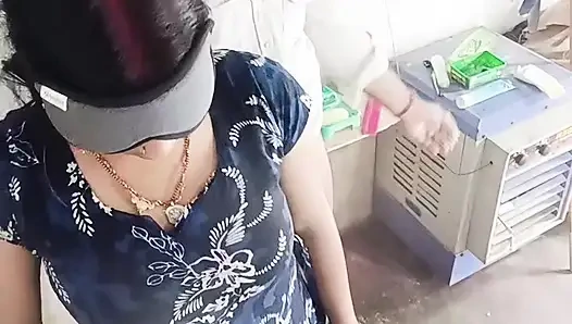 Трах киски задницей, член, сосание киски, сосание груди, сосание молока из груди и сидение на члене раком и лежа прямо на хинди аудио