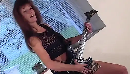 Rocker melakukan pemotretan telanjang musikal