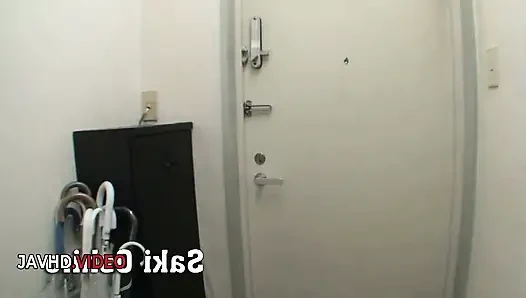 Saki Oshiro'nun baştan çıkarıcı sakso becerileriyle memeli banyo karşılaşması