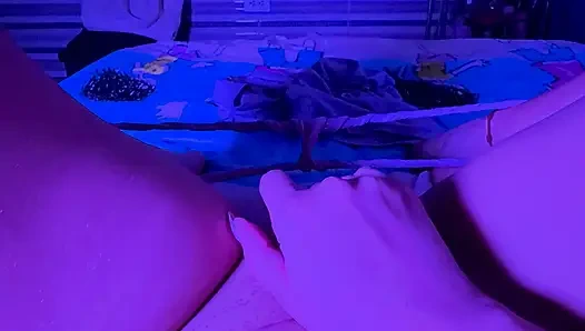 Gadis Kolombia merekam dirinya sendiri masturbasi dan mengirimnya ke gurunya untuk lulus tahun ini