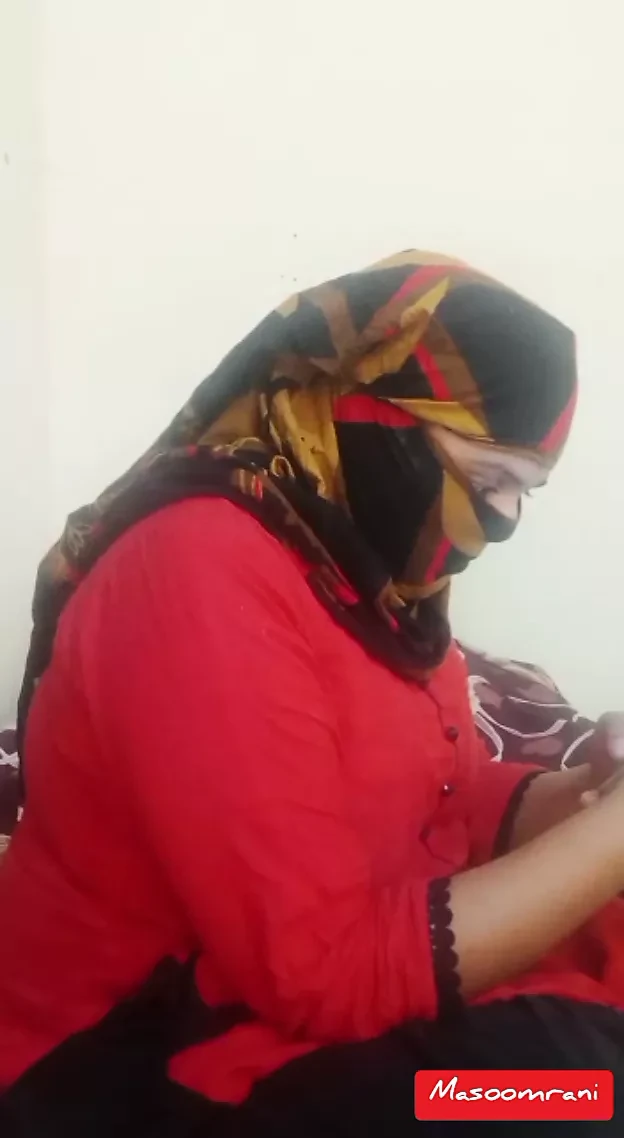 Boy friend ne chodny ka mana kar diya to aunty khud hi cucumber se masterbation karny lagi