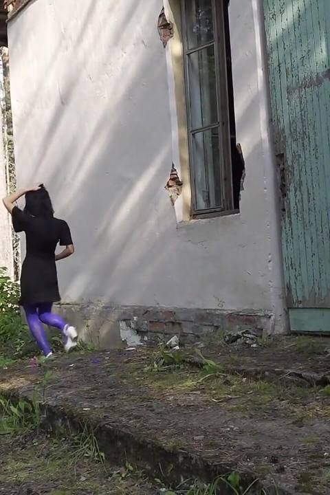 Impressionante flexibilidade de Got2Pee onde as meninas vêm mijar