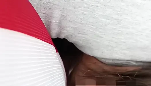 Er masturbiert mit mir und zeigt sich auf einer Reise, während wir auf Reisen sind