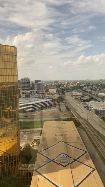 Latino öffentliches Wichsen auf dem Dach, badezimmer des hotels in Dallas