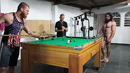 Arkadaşlarla çıplak oynamak