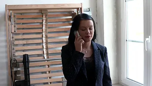 Heiße MILF in Strümpfen Lutscht Schwanz Und Wird Hart Geritten