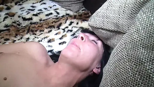 Sesi ngentot memek wanita dewasa ü40 50 sofa hot