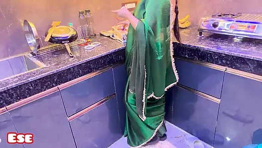 Тетушку трахнули сзади.......