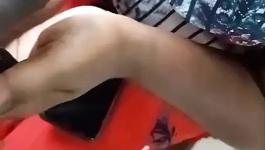Evli kadın sakso çekiyor
