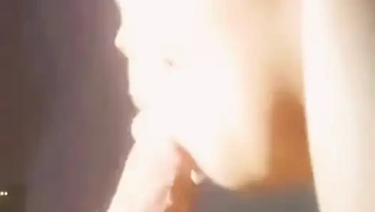 Nyepong kontol dengan sikap