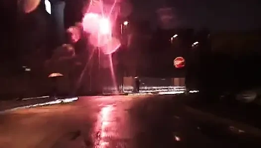 Azgın orta yaşlı seksi kadın damlayan rosebud patlamasıyla derinden yumruklanıyor