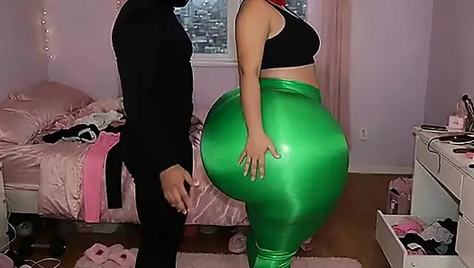 Big Ass Girl in Tight Green Leggings Gets Pressed Hard in Room