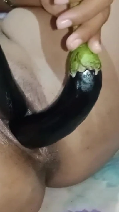 Emocionální okamžik z "Sexy manželka trojka zkus velkou zeleninu a Velký penis ve velké kundičce díry"