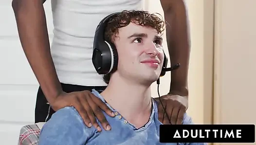 ADULT TIME - Gamer Ryan Jacobs & Roommate Jade Desire Turn Shoulder Massage Into Jerk Off Session